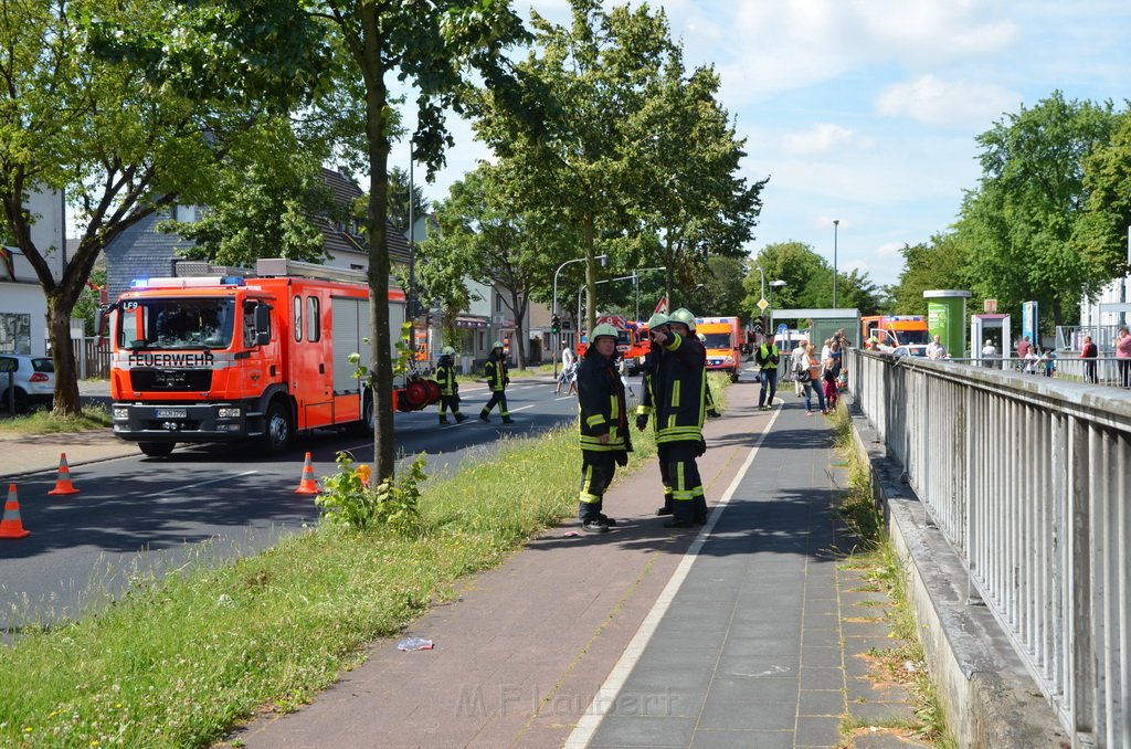 Unfall zwischen zwei KVB Bahnen Koeln Hoehenhaus Im Weidenbruch P022.JPG